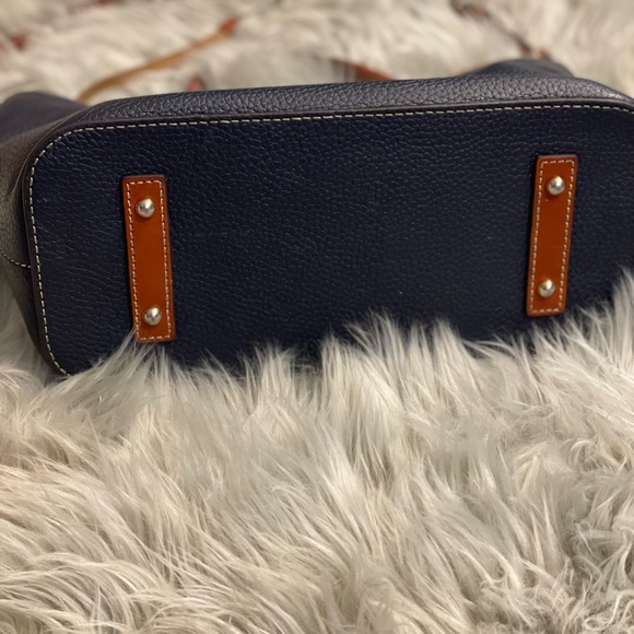 Great First time Dooney & Bourke Bag. - Picture 3 of 10